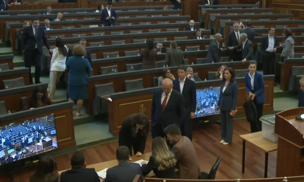 議会は、検察評議会からArlinda Mufunを選出