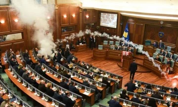 ヴィクトリー大臣Pacolli、Drita Milaku、MP Salih Zybaは、涙ガスでのセッションを失敗