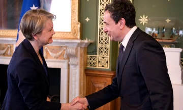 クルティは英国のトップ外交の期待:首相の事務所は会議の詳細を提供