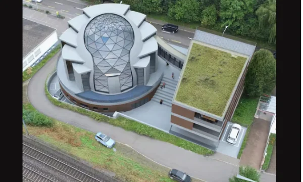 シベネンゲンのアルバニアモスクのスイスのバン建設、5千のシグネチャのコレクション