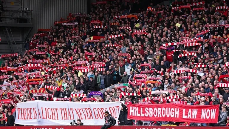 Anfieldの悩み:リバプール ファンはSPGとのリターン・マッチの前に放射状決定をします