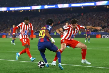 Flick は Atletico の損失を分析し、マドリードの大きい “overlap” の話します