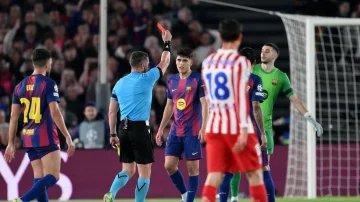 バルセロナは、アトレティコスに対する悪い試験のためにUEFAで公式の苦情の可能性を検討しています