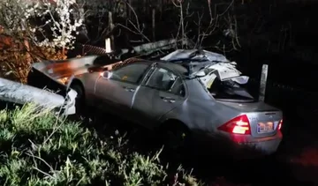 警察を脱出しようとすると、車両の運転手は、Fierで事故を引き起こします