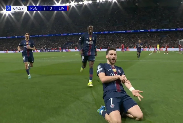 Ein weiteres unglaubliches Ziel, PSG lehrt Liverpool