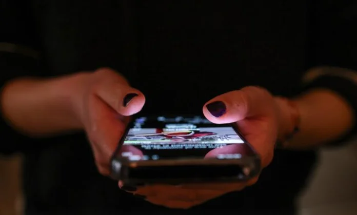 ギリシャは、15歳未満の子供のための社会的なネットワーク上の禁止を発表した