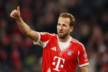 Bayern München geht rein. Das ist die offizielle deutsche Teambildung.