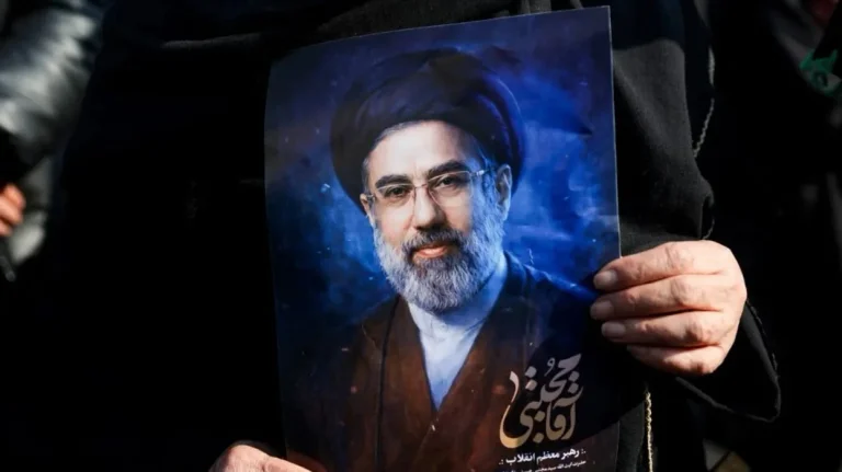 イランの新しいリーダーは、“無意識で深刻な状態”?