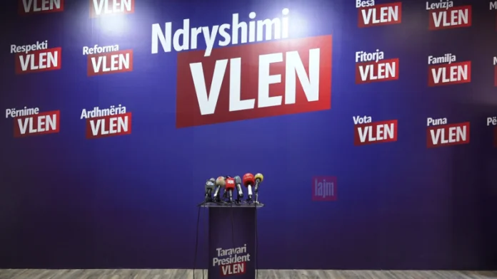 V LEN: 学生の抗議は20歳の不正行為を公開しています