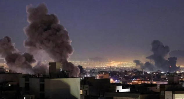 イスラエルはイランのガスフィールドで、ストップファイア提案にもかかわらず植物を攻撃