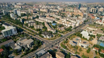 Pristina “2方向の剣”に入る10m税は”を引き起こすことができます>