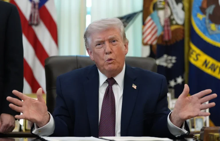 トランプ: 賛美はアッラー、火曜日<x0>に属します。