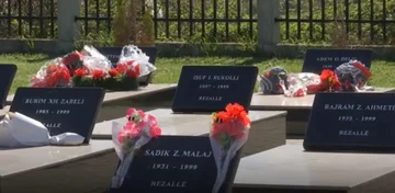 Rezalla Massacre から 27 年, 98 アルバニア人殺された
