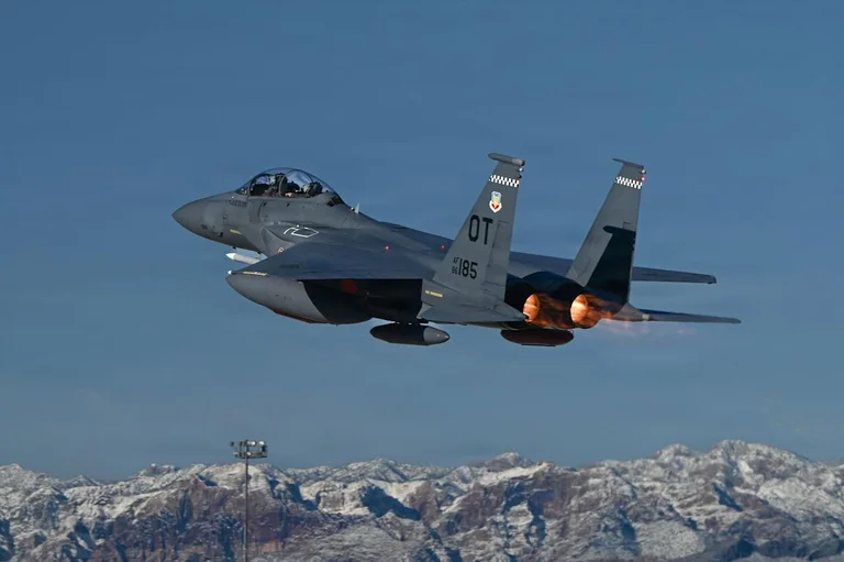 イランはダウンをもたらす 2つの米国軍の飛行機