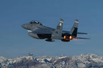 イランはダウンをもたらす 2つの米国軍の飛行機