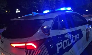 性的なハラスメントの17歳年のGjirokastraで重く、