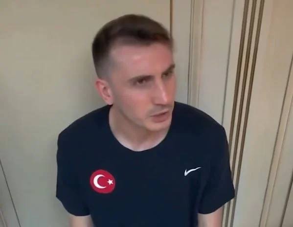 “花火でNervovaan Turks”、Kosovoと一致する前にKerem Akturkoglu:Blasts Heard