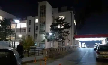火薬で創られた30歳のQKUKで死ぬ