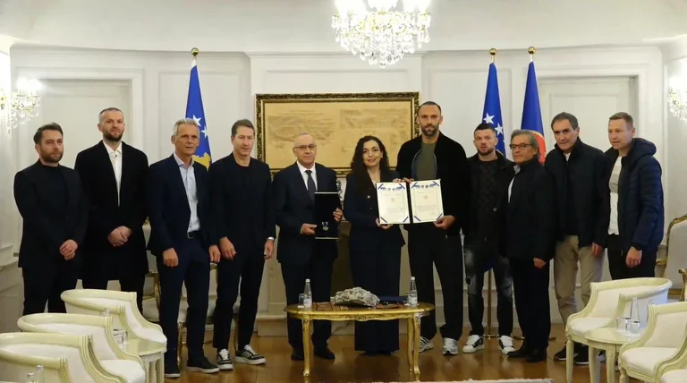Vjosa OsmaniはKosovoのサッカー選手を飾る