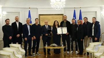 Vjosa OsmaniはKosovoのサッカー選手を飾る