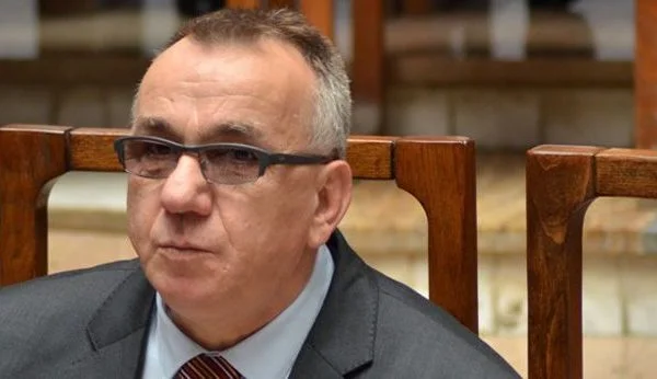 “Ke porosi nga shefi me e goditë Enverin”, Hasani thotë se lufta ndaj tij në Senat është me porosi nga Kurti e Nagavci