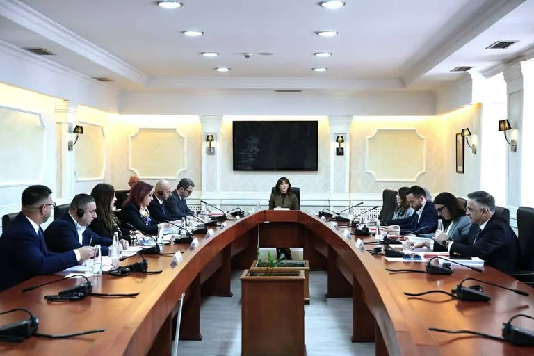 Kosovoアセンブリは、国際協定のレビューのために4月2日を満たしています