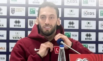 Chalhanoglu vor dem Spiel mit dem Kosovo: Ich kenne ein paar Worte auf Englisch, aber ich sage es hier nicht.