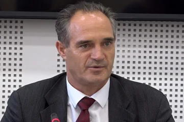 Izgubili ste skoraj 40.000 glasov, Nat Hasani pa se je skušal dokazati.