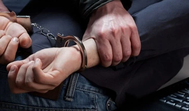 E sulmoi dhe e dhunoi seksualisht të dashurën e tij, arrestohet i dyshuari në Klinë