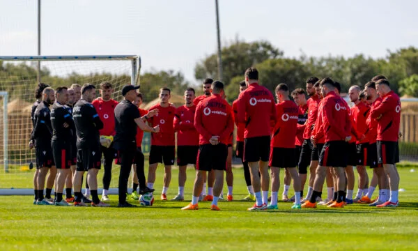 L'Albania tiene la prima sessione di formazione a Valencia prima di amichevole con l'Ucraina