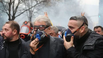 Berisha は 4 月 17 日に抗議を警告します。: Rama は再署名する 1 つの方法だけを持っています