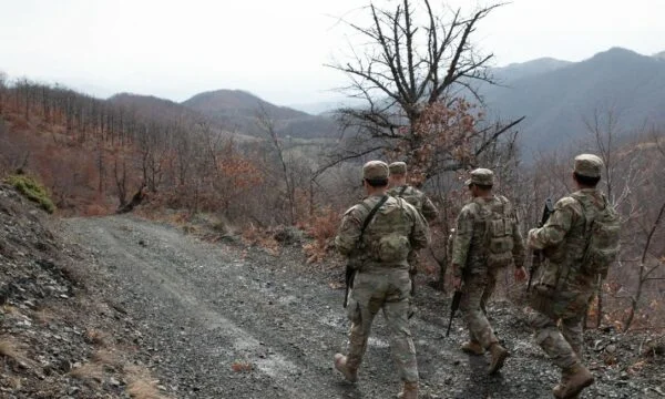アメリカの兵士はコソヴォの国境を守っています。KFORは今日のパトロールから映像を公開しています。