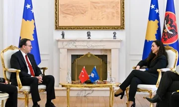 Osmaniは会議でトルコ大使を主催し、外交、軍事、コソボ・トルコの試合について話します