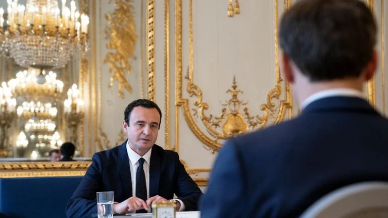 Kurti në Paris: Zyra e tij jep detaje