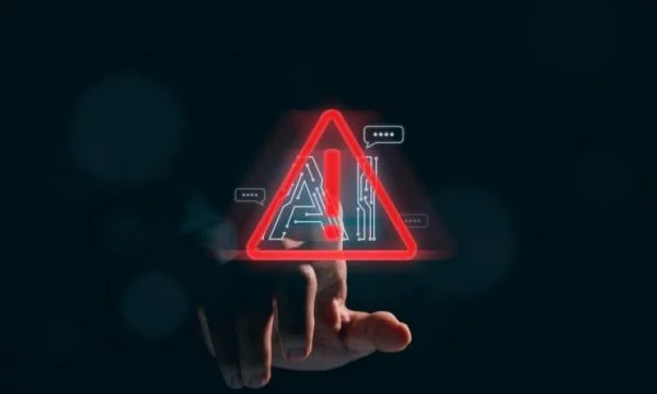 アルバニアの市民はコンピュータの不正防止のために逮捕されました