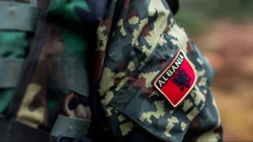 NATOの国で2番目のアルバニアは、国のために戦うために準備ができている