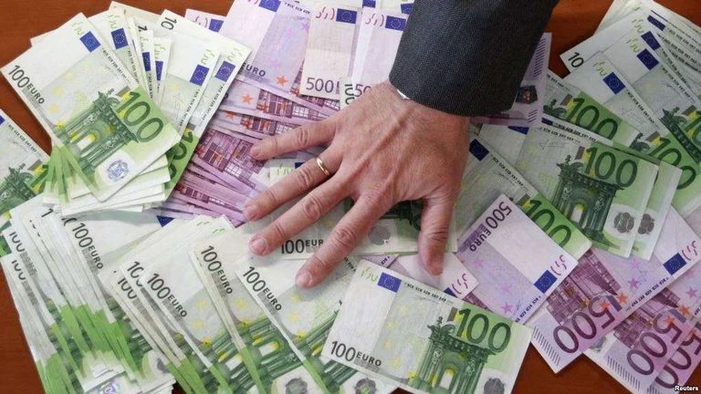 Maggiore numero di funzionari pubblici che non hanno dichiarato proprietà rispetto allo scorso anno