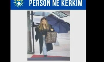 警察はこの少女を識別するのに役立ちます, 盗みの疑い