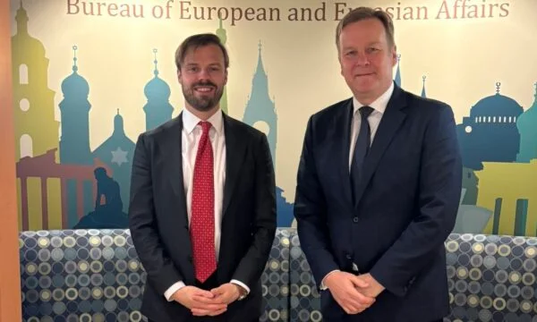 フォー・ソレンの訪問:EUの対話は正規化の進行のために承認され、合意に締約国を祝います