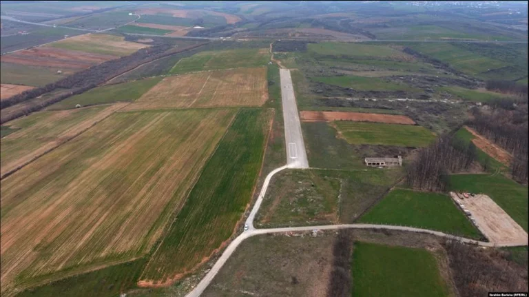 12 Kosovoの放棄された航空機