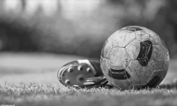 Schreckliche Tragödie, junge Fußballer fällt und stirbt während eines Spiels