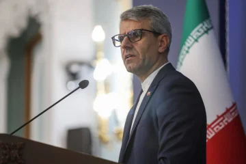イラン denies 米国 トーク