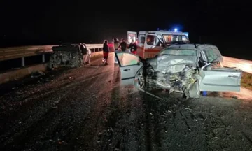 Vloraの致命的な事故、2人の死者および1人の真剣に負傷