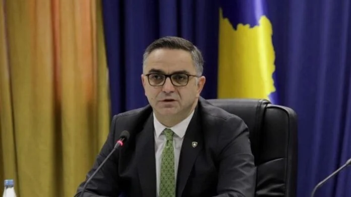 Besnik Tahiri: Shkaku i Qeverisë 80 mijë punëtorë po shkojnë me zor në punë