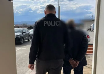 戦争中にマチカン、プリスティナの市民に対する犯罪を逮捕された人