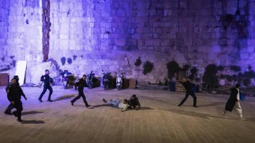 エルサレムでイスラエルの警察の攻撃ジャーナリスト、禁断装置