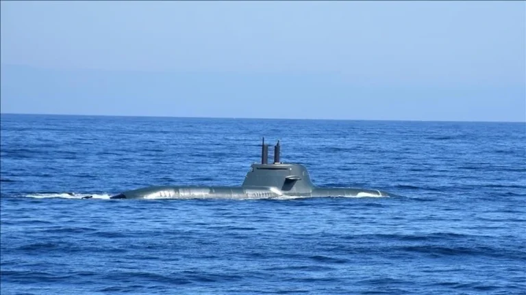 英国原子力潜水艦がアラビア海に到着
