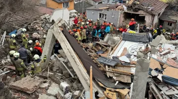 ガス爆発の疑いのあるイスタンブールの2つの建物