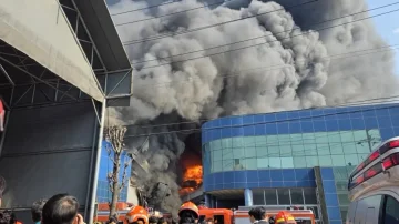 韓国工場で火災から14死にた