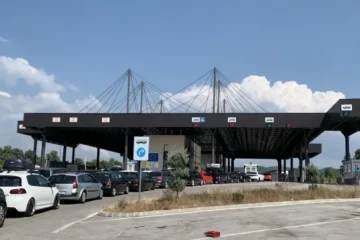 セルビアの市民は違法に国境を越えることによって禁止されています